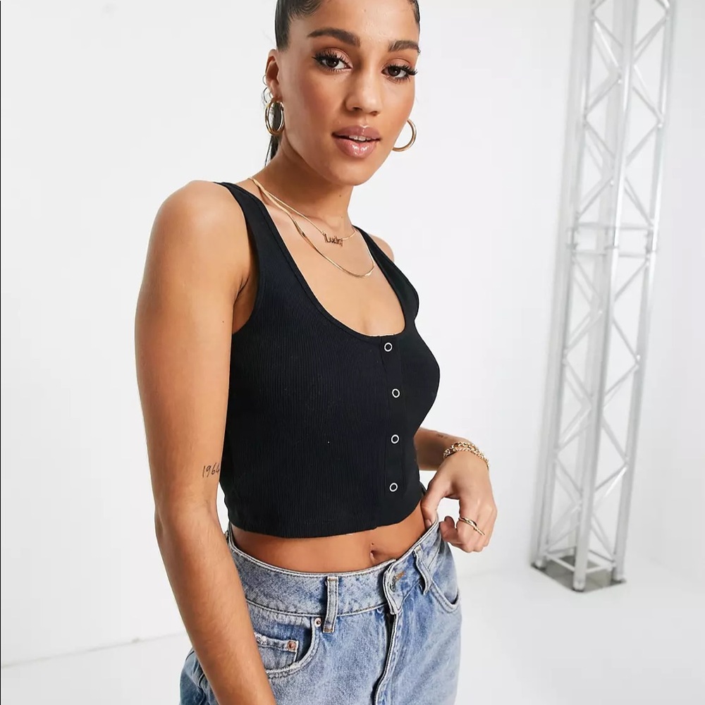 NWOT ASOS DESIGN snap front crop tank in black